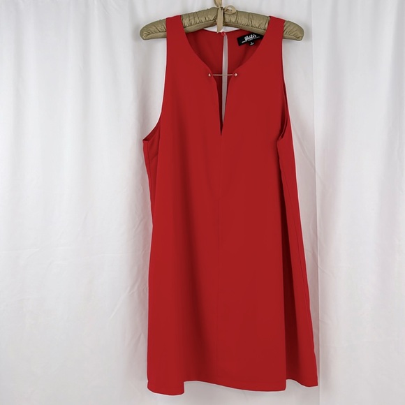 Lulu’s Near or Bar Red Shift Dress Sleeveless Keyhole back Gold Bar size Large - Picture 2 of 11